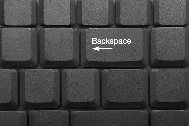 Jika halaman kosong sudah tersorot secara keseluruhan, maka kamu hanya perlu menekan tombol “Backspace”.